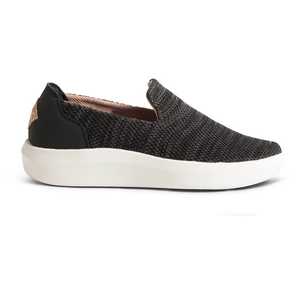 Shoes-8 Women's Slip On Travel Freewaters Sneakers Lightweight Knit Upper NEW